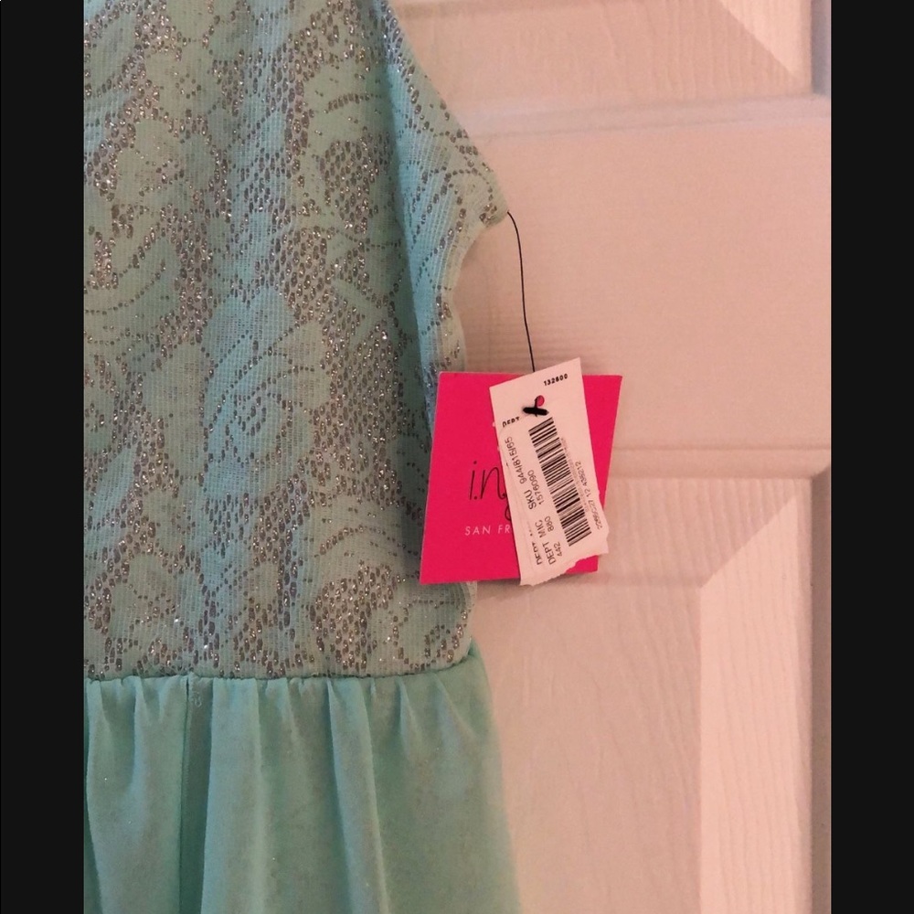 Ingirl San Francisco beautiful girl’s dress with a necklace - Picture 4 of 7
